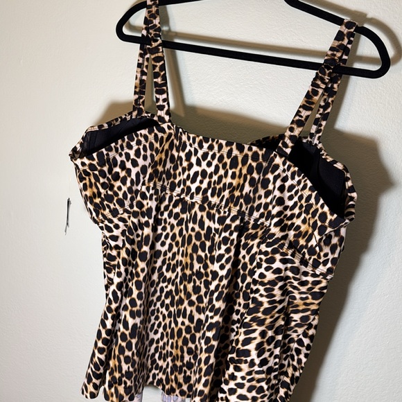 Torrid size 4DD/F Underwire Twist Front Tankini swim top - Picture 9 of 11